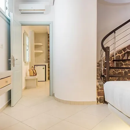 Secret Earth - Santorini Kamári