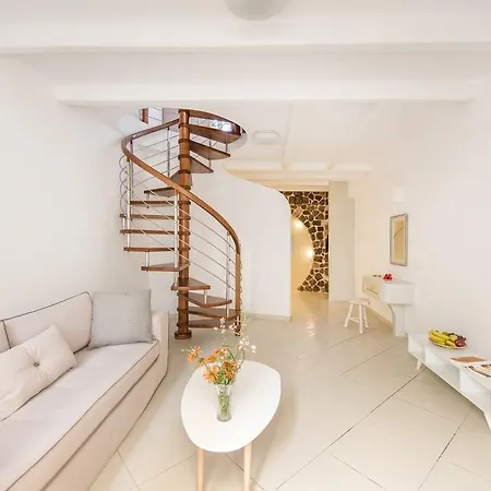 Villa Secret Earth - Santorini Kamári