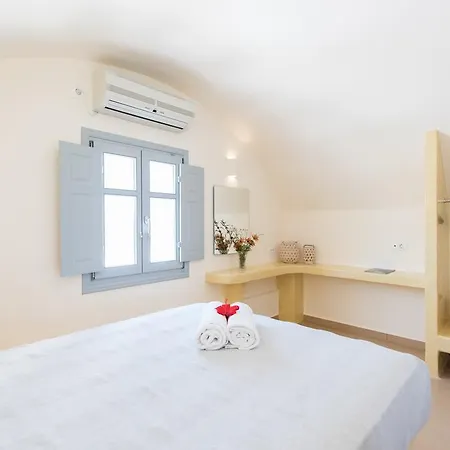 Secret Earth - Santorini Villa