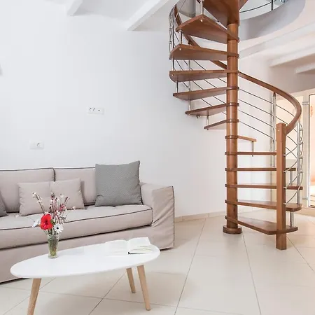 Willa Secret Earth - Santorini *