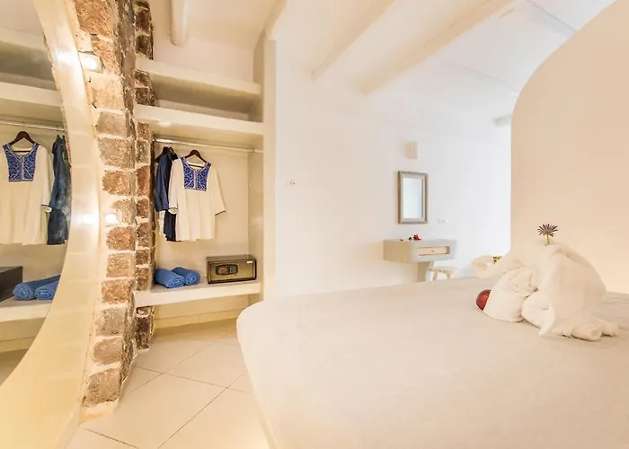 Secret Earth - Santorini Kamári