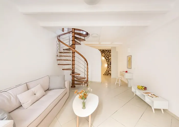 Vila Secret Earth - Santorini Kamári