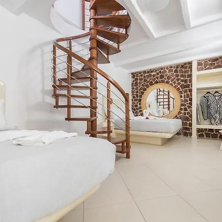 Secret Earth - Santorini * Kamári